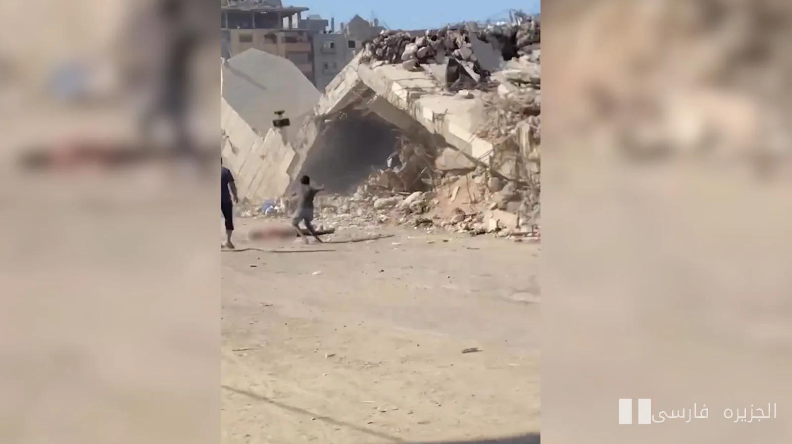Une frappe aérienne israélienne tue un adolescent et un secouriste à Gaza