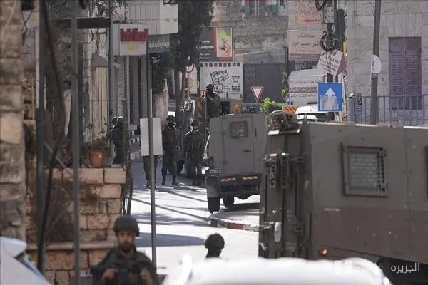 اعتقال العشرات من الفلسطينيين في هجمات جنود الاحتلال على الضفة الغربية