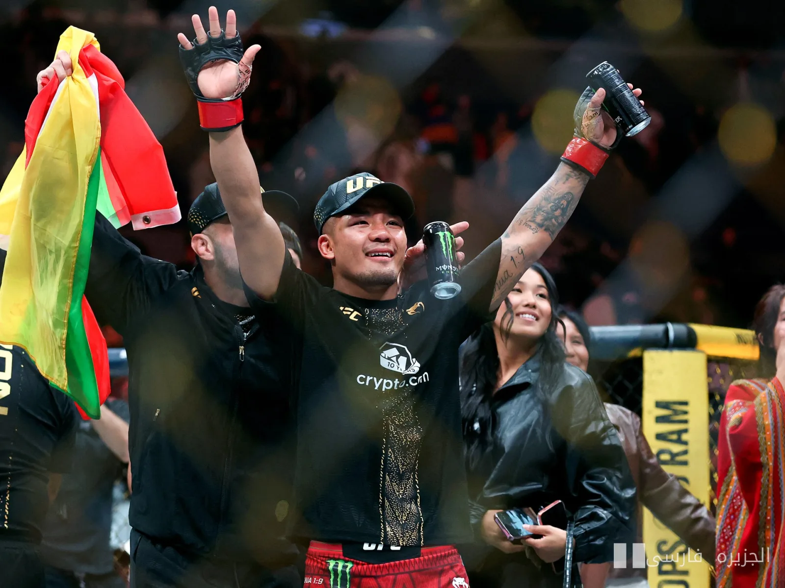 جاشوا ون با پیروزی مقابل الکساندر پانتوجا عنوان قهرمانی خود را در UFC 331 حفظ کرد