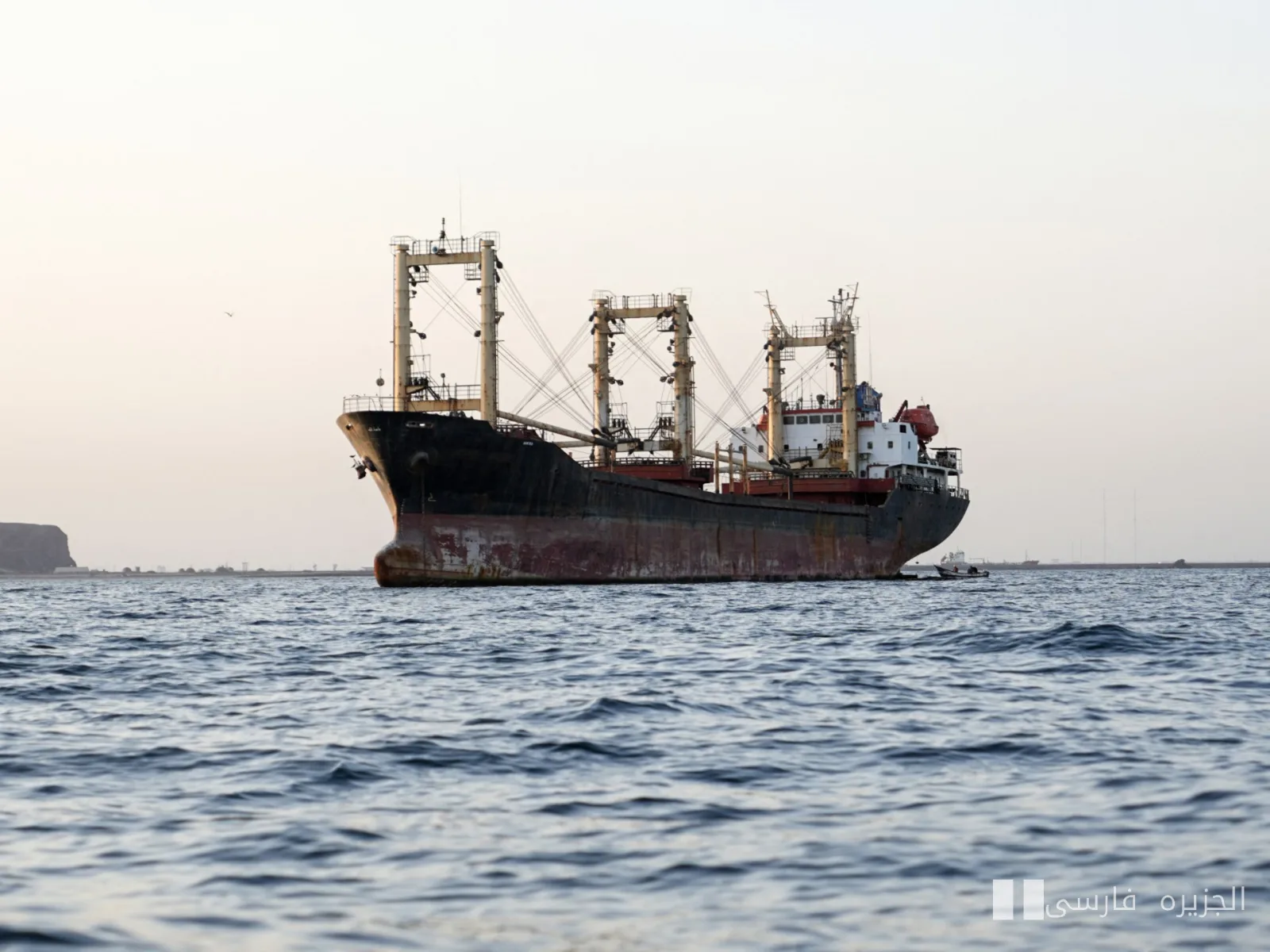 Italian Defense Minister: Warships Will Be Deployed to Protect the Bab-el-Mandeb Strait