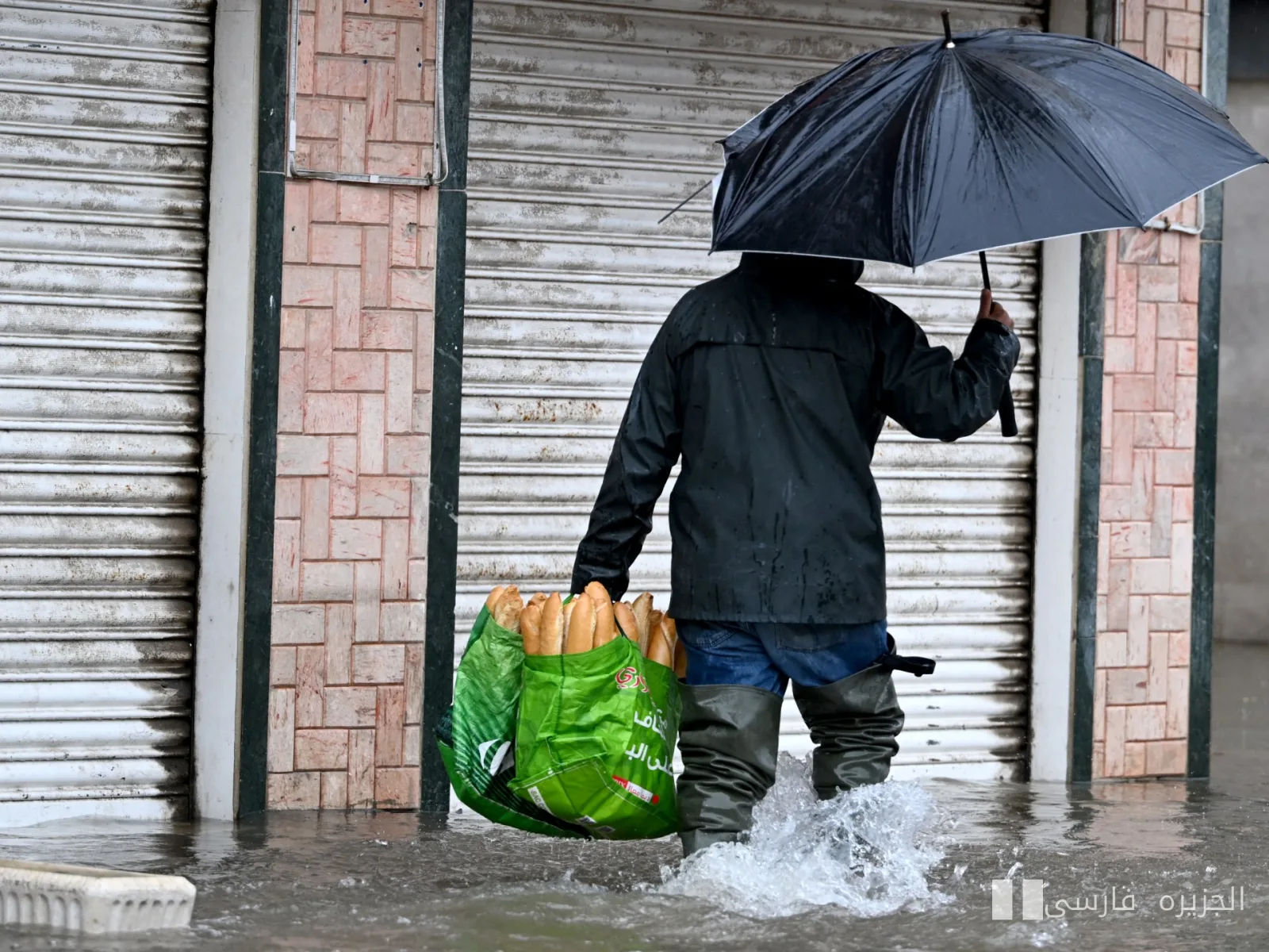 Les fortes pluies ont inondé la Tunisie et perturbé la vie des gens