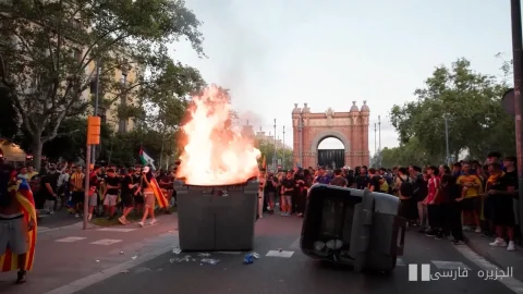 درگیری پلیس اسپانیا با معترضان ملی‌گرای کاتالان در بارسلونا