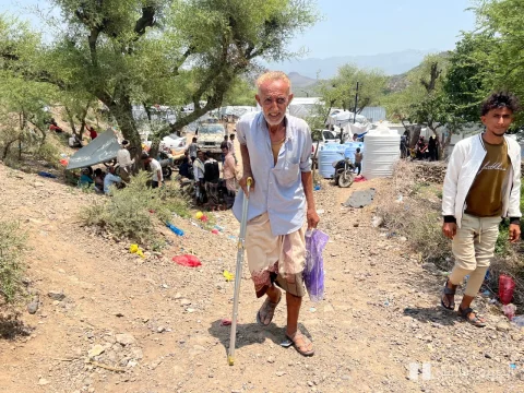 La présence de milliers de Yéménites dans les camps de Taiz après les attaques des Houthis
