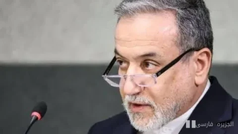 وانگ یی إلى عباس عراقچی: يجب ألا تُسحب التوترات إلى البحر الأحمر