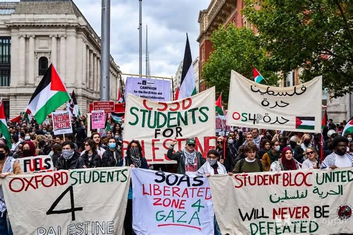 دانشجویان لندن در سالگرد جنگ غزه فریاد آزادی فلسطین سر دادند