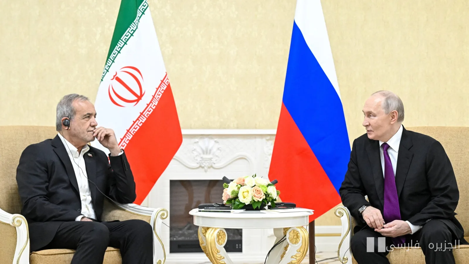 ولادیمیر پوتین به مسعود پزشکian قول کمک برای پایان جنگ در خاورمیانه را داد
