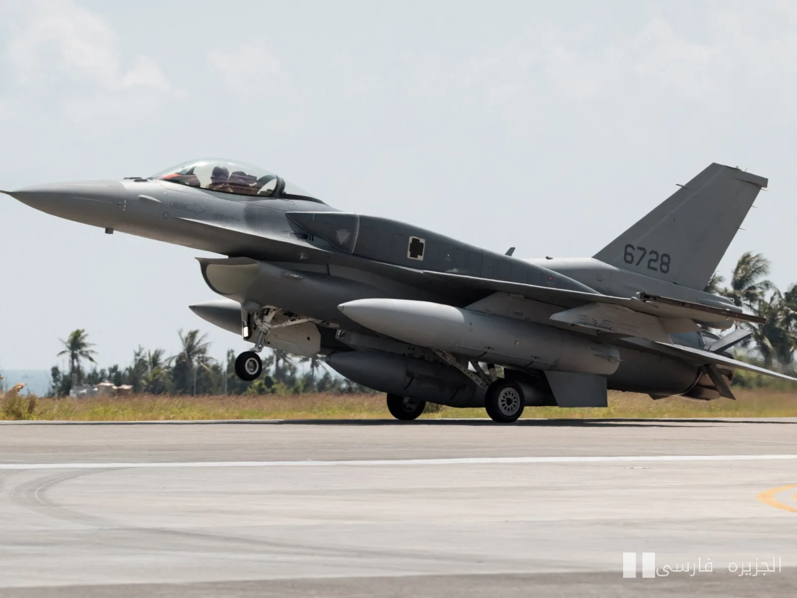 آمریکا دو فروند جنگنده F-16V به تایوان تحویل داد